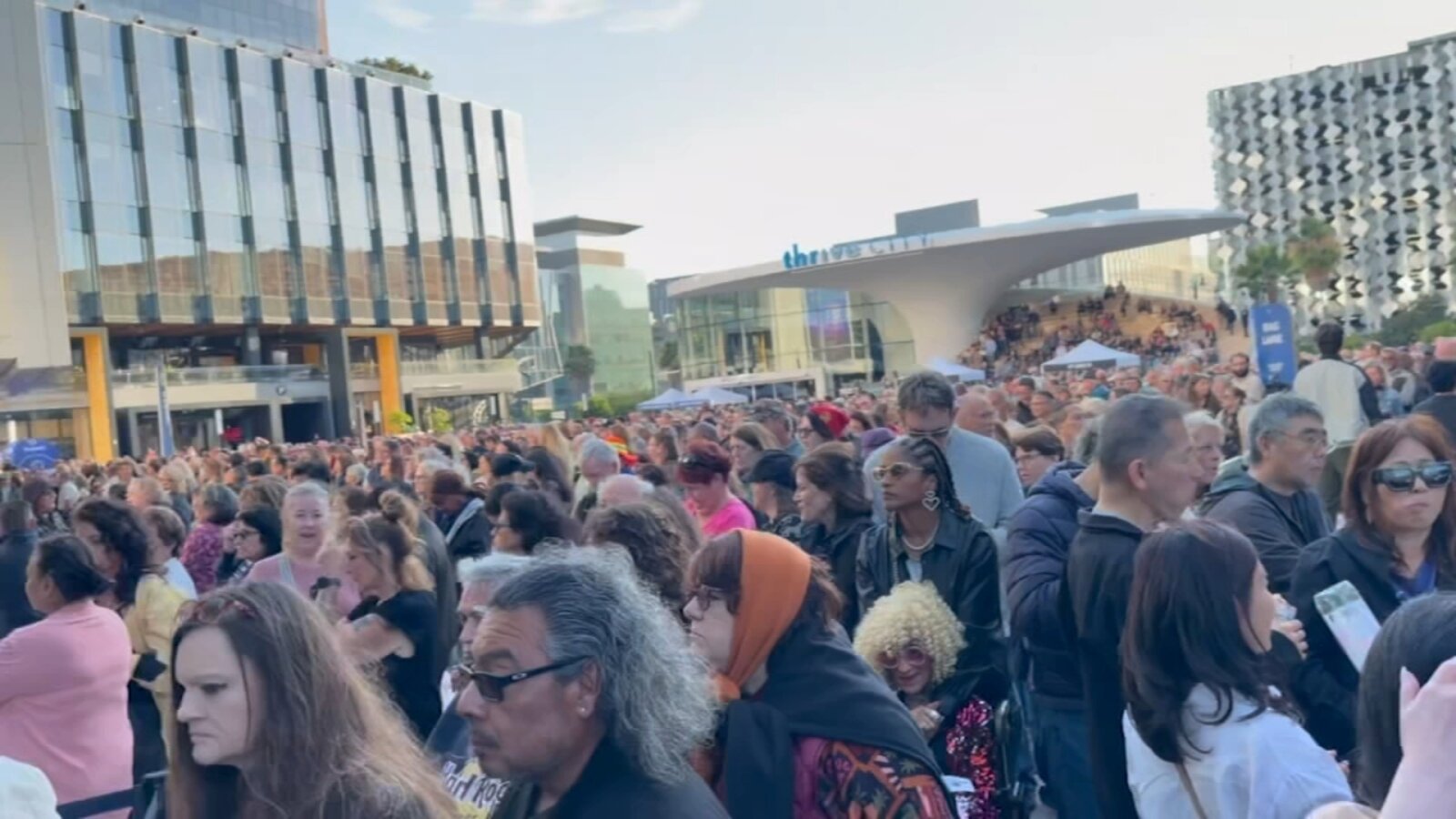 Lionel Richie, Earth, Wind & Fire concert at San Francisco's Chase Center postponed last-minute due to medical emergency - ABC7 Bay Area