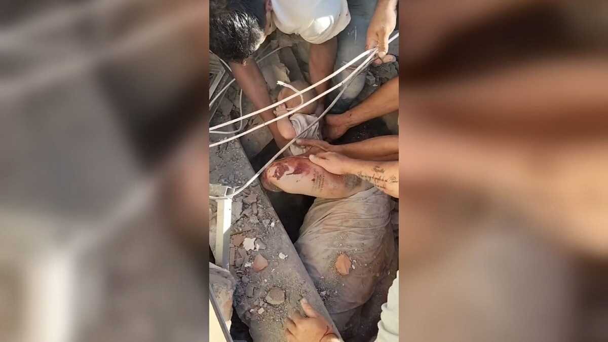 Video shows baby being pulled from Colombia earthquake rubble - WESH