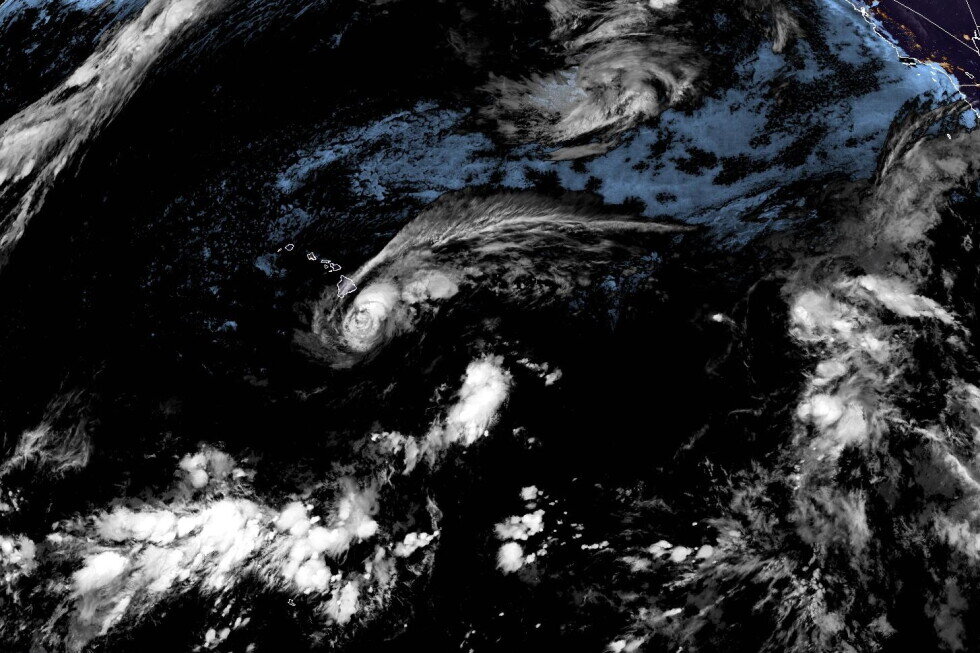 Hawaii’s Big Island lashed by rain and wind as Tropical Storm Lala closes in - AP News
