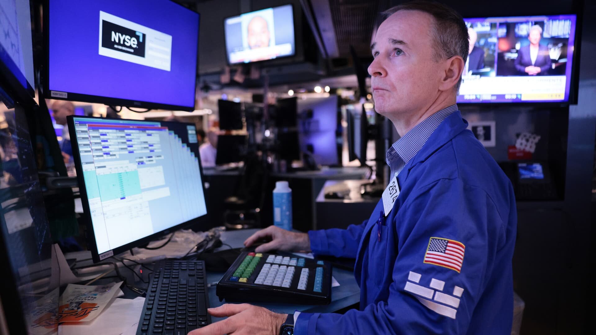 Dow futures inch higher after blue-chip index posts new record close: Live updates - CNBC