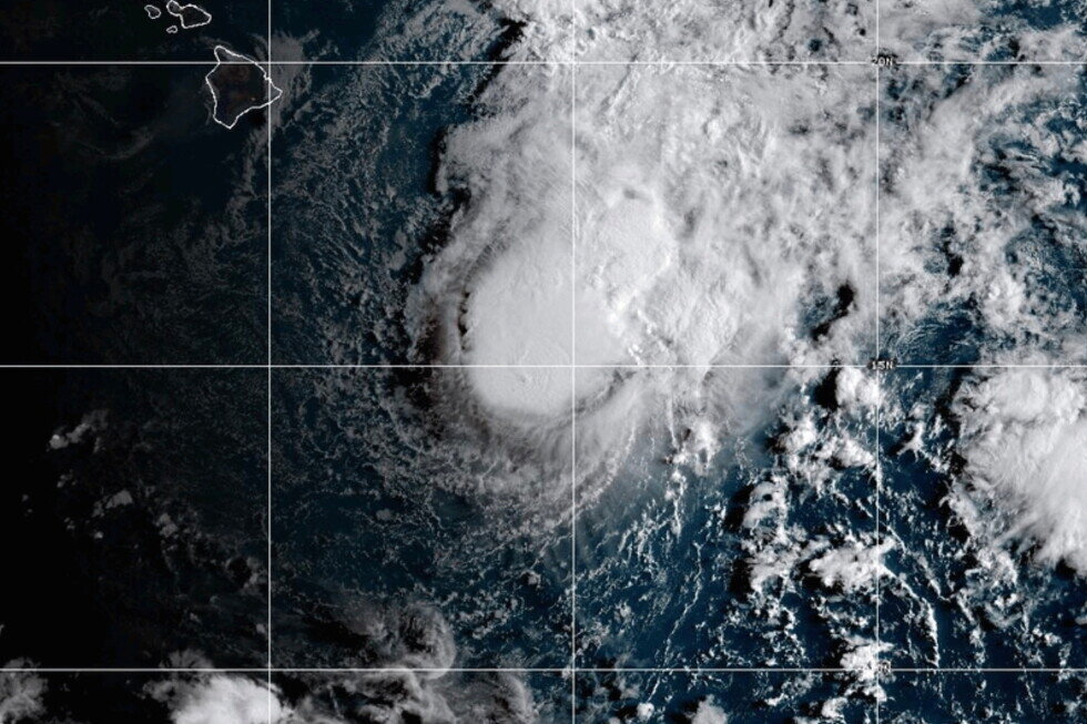 Tropical Storm Moke advances toward Hawaii as winds strengthen - AP News
