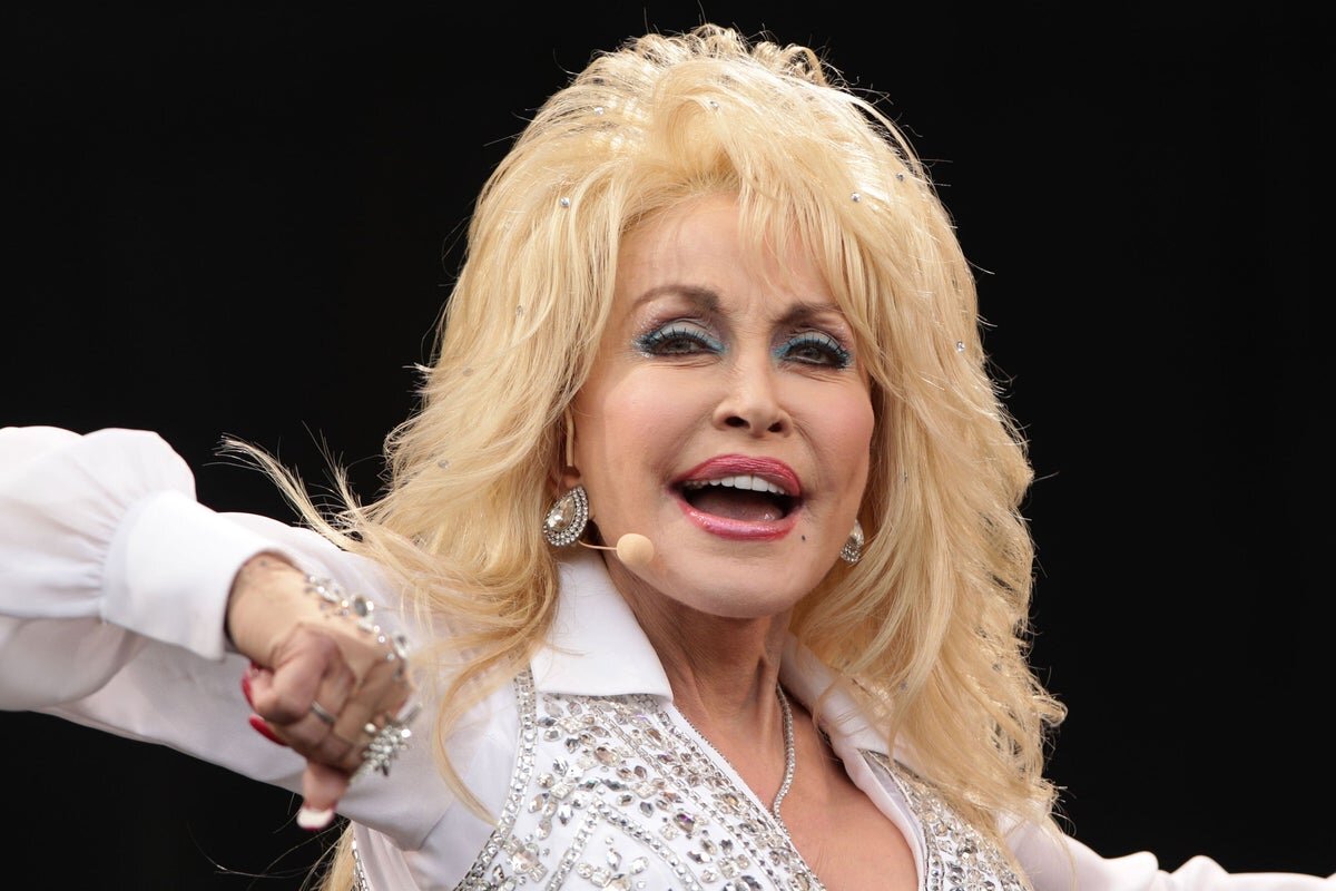 Dolly Parton latest: Miley Cyrus shares emotional tribute to ‘angel’ - The Independent