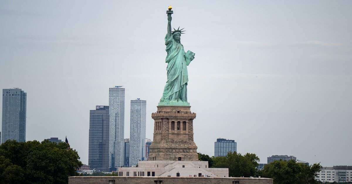 Boat captain arrested after vessel capsizes near Statue of Liberty, killing woman and child - nbcnews.com