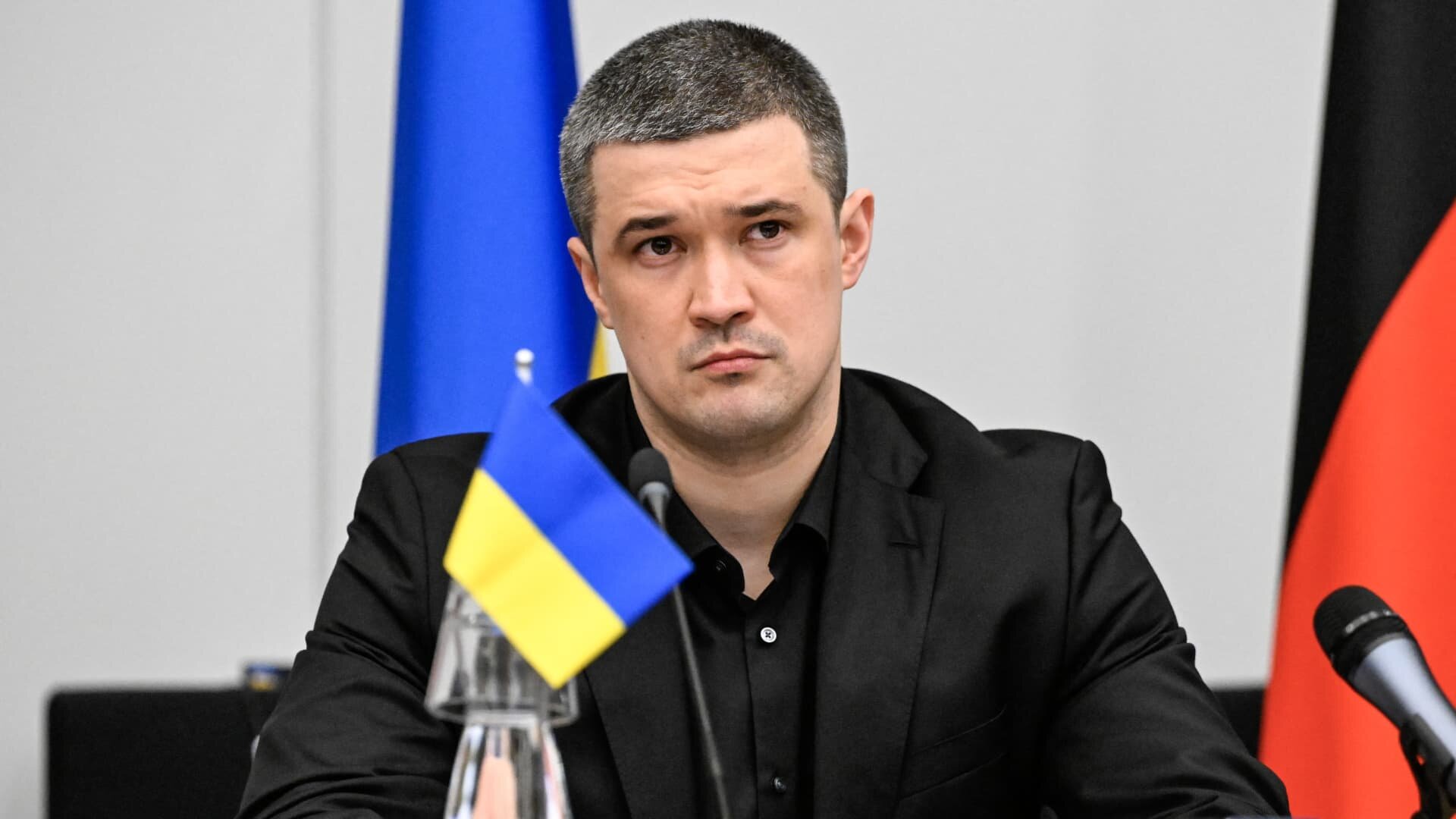 Zelenskyy faces challenge to his wartime rule as former defense chief calls for election - CNBC