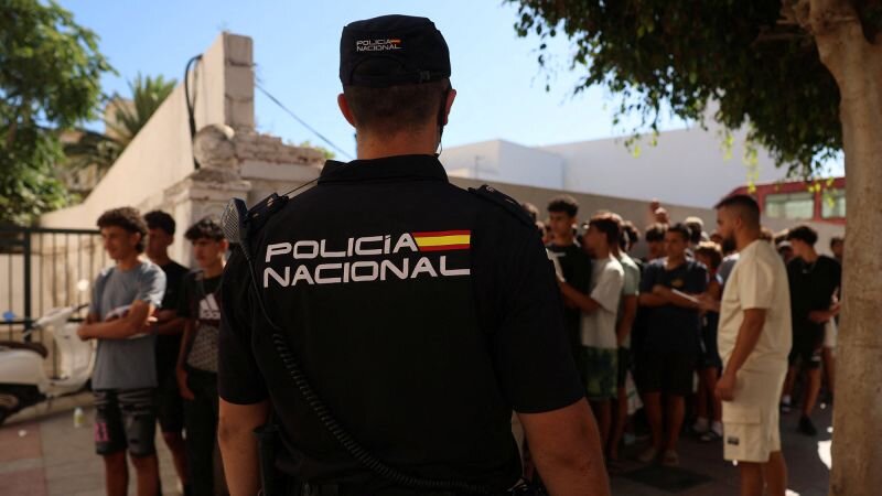 Spain announces immediate border controls with Italy in migration spat - CNN
