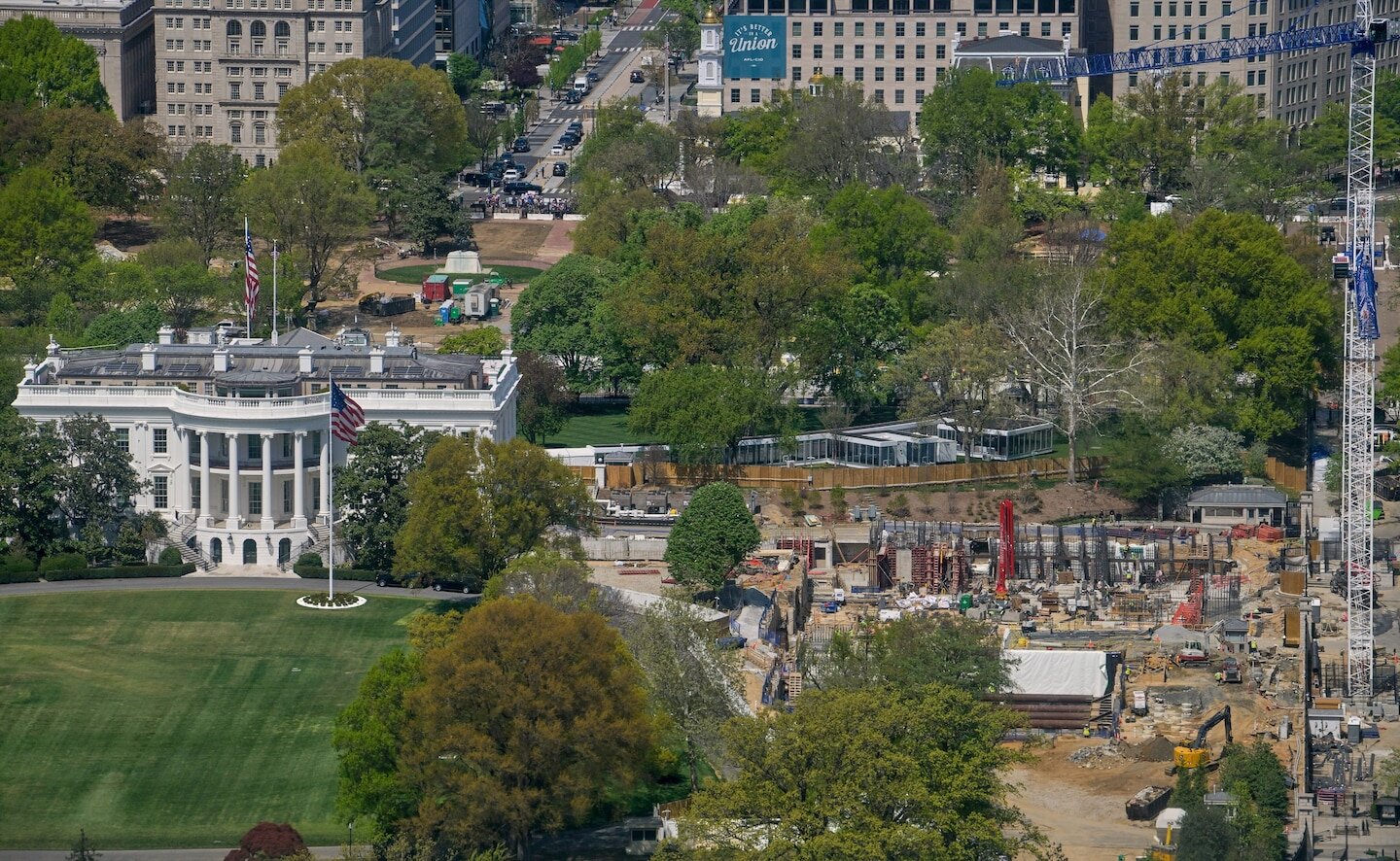 Trump officials ask Supreme Court to let ballroom construction continue - The Washington Post