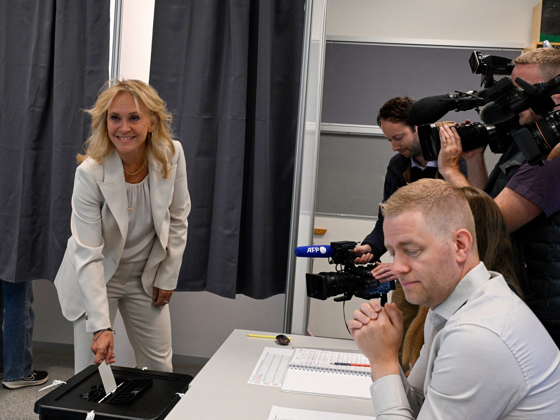 Voting closes in Iceland’s knife-edge EU referendum - Al Jazeera