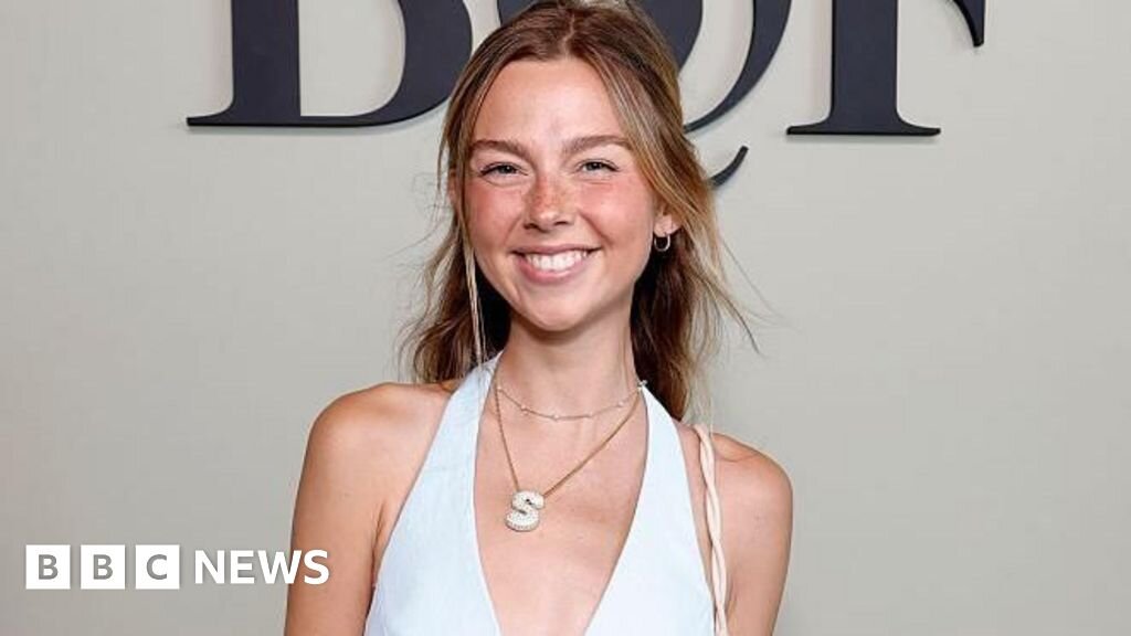 TikTok star Sydney Towle, who shared her cancer journey online, dies aged 26 - BBC
