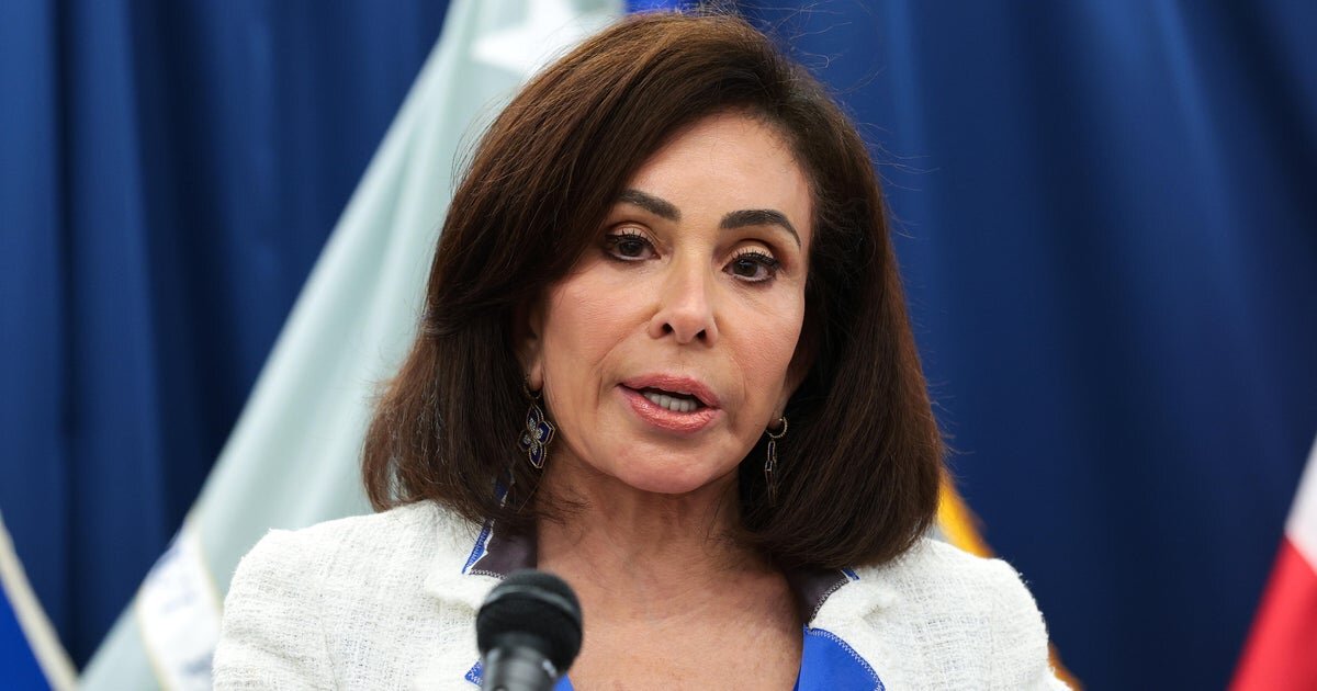 Trump slams Jeanine Pirro for dropping Reflecting Pool vandalism cases, says she "choked" - CBS News