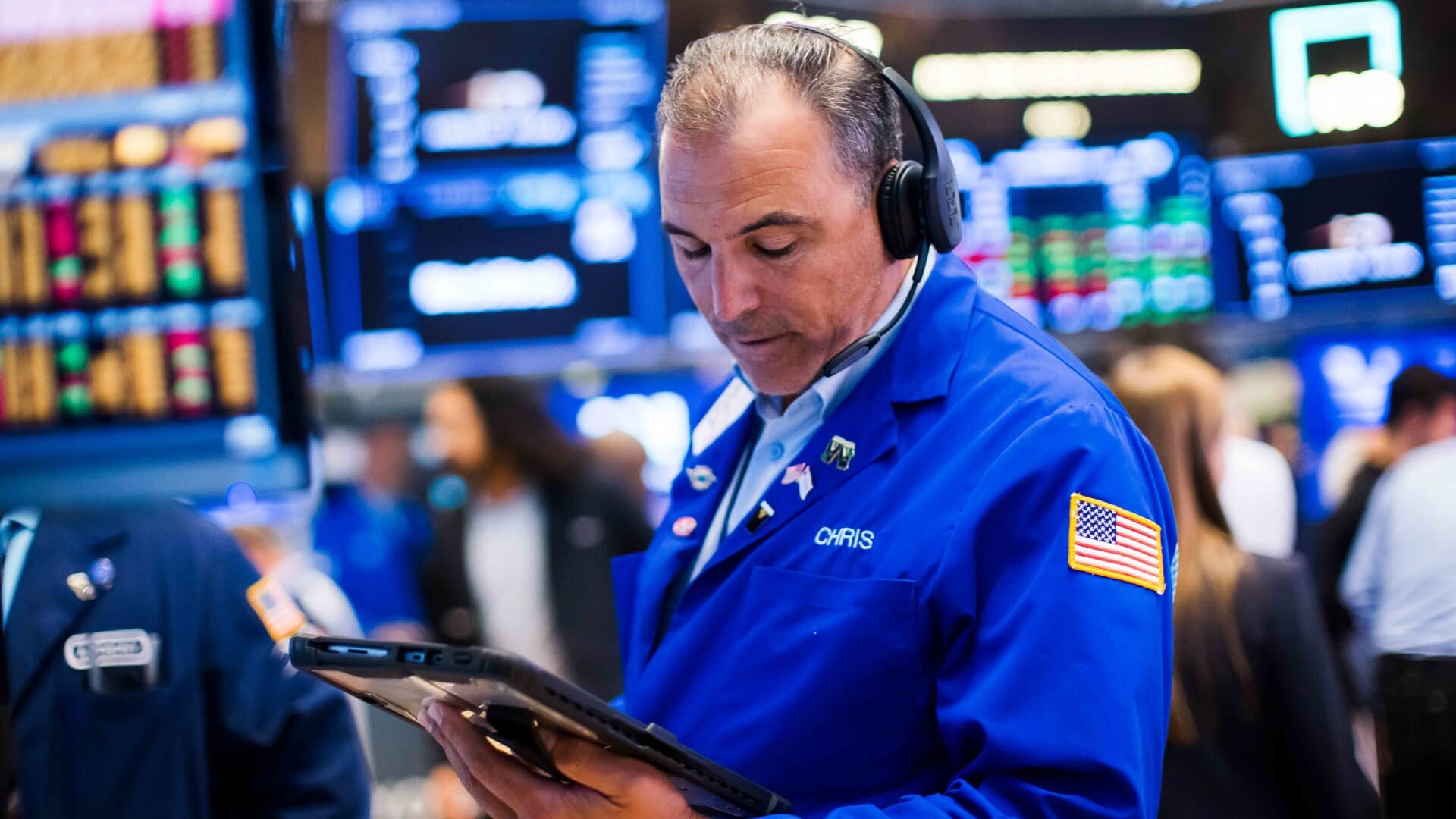 Stock futures are little changed after S&P 500 posts three-week win streak: Live updates - CNBC