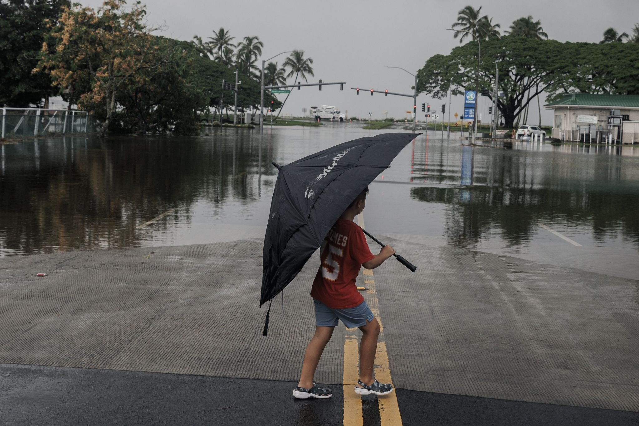 Hurricane Lala cuts power to thousands in Hawaii — rural outages could last months - San Francisco Chronicle