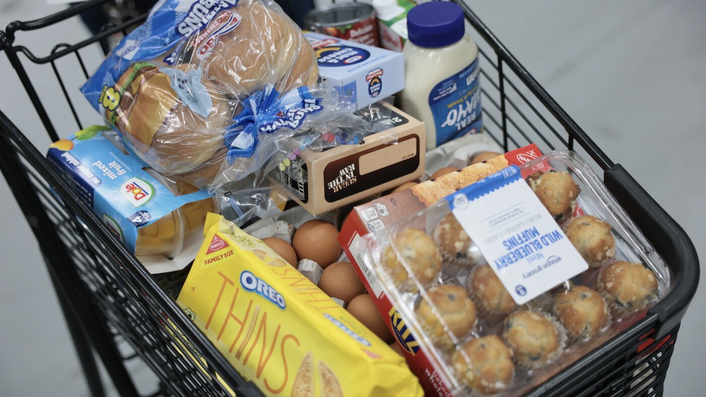 Over 4 million people are no longer receiving food aid amid sweeping changes to SNAP - NPR