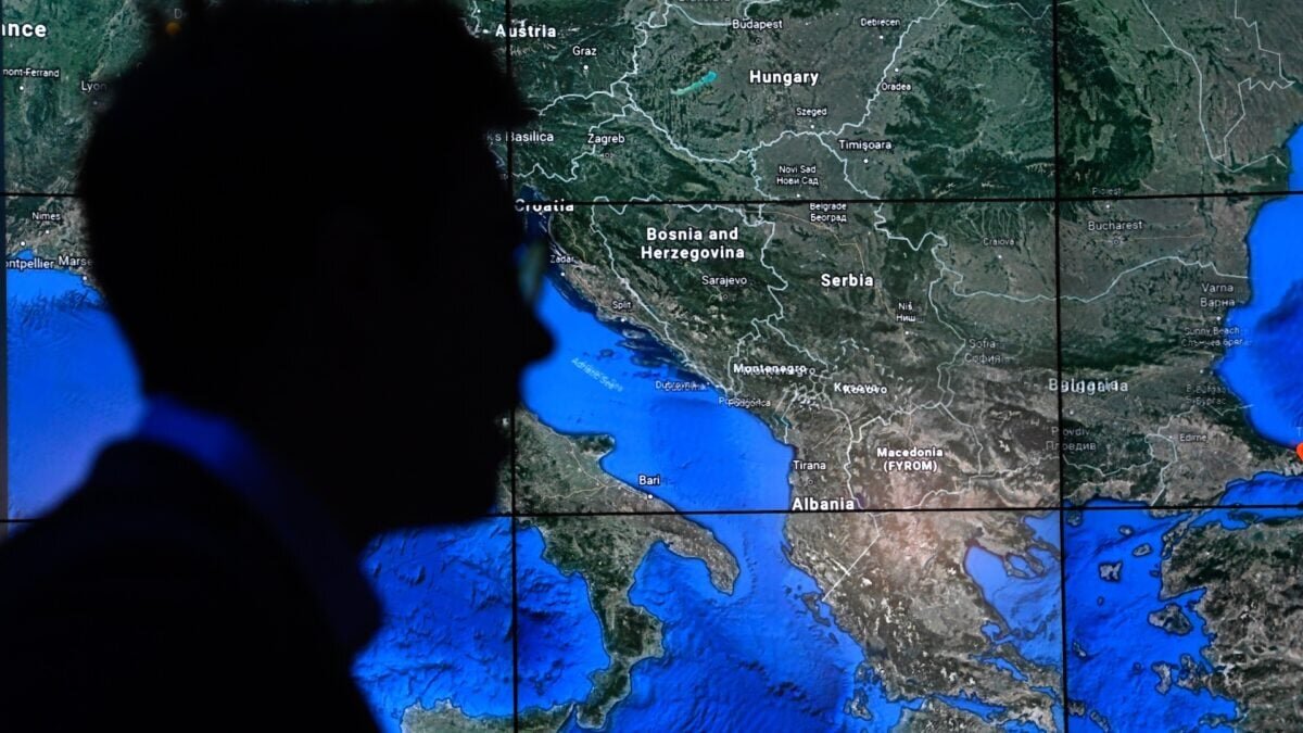 Google Briefly Turned Google Earth Into an AI Slop Factory - Gizmodo