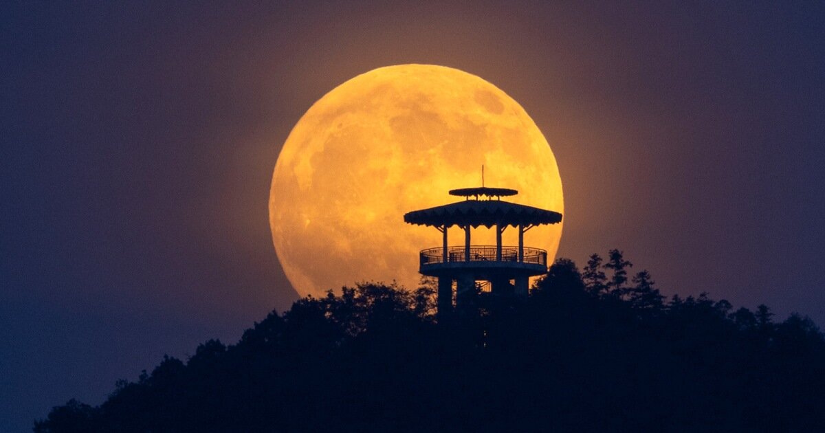 A near-total lunar eclipse will be visible across the U.S. Thursday night - NBC News