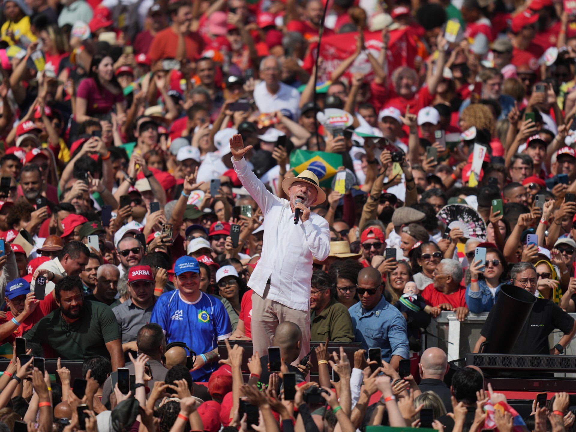 Brazil: Lula, Bolsonaro return to strongholds to launch runs for president - Al Jazeera