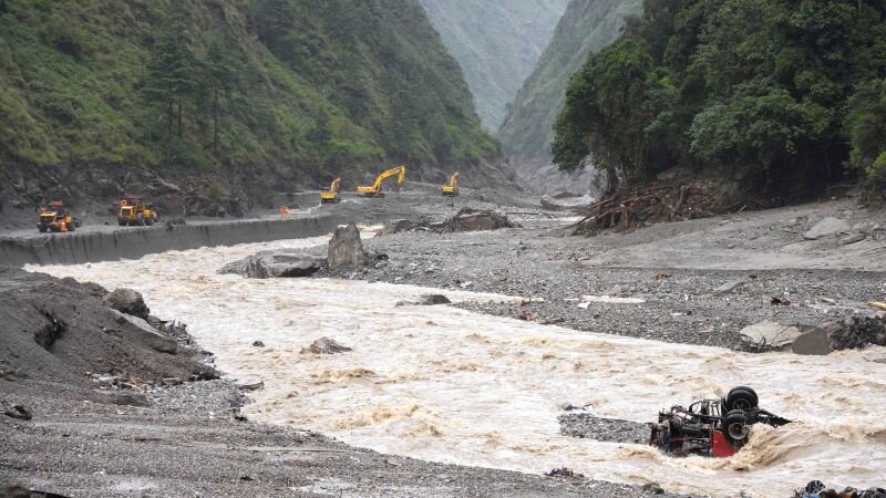 Nepal-China flooding latest: Rescue efforts resume after newly formed lake threatens fresh deluge - CNN