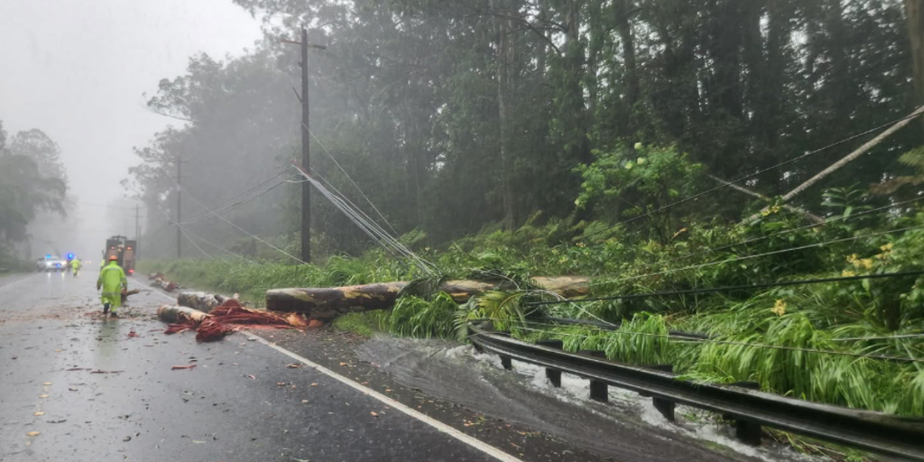 At least one killed as Hurricane Lala slams Hawaiian Islands with violent flash flooding, sweeping homes away - FOX Weather