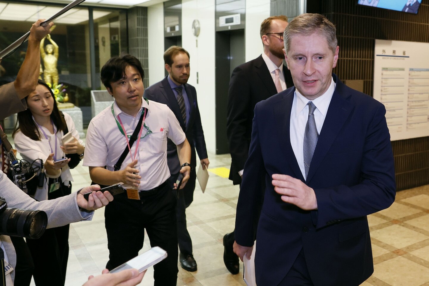 Putin angers Japan with visit to islands seized by Soviet Union in WWII - washingtonpost.com