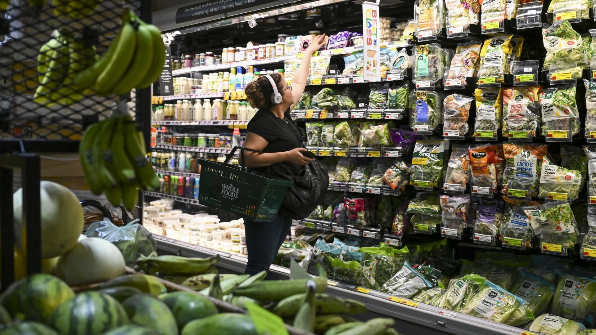 Fed’s preferred inflation gauge shows core prices rose 3.3% annually in July - CNBC