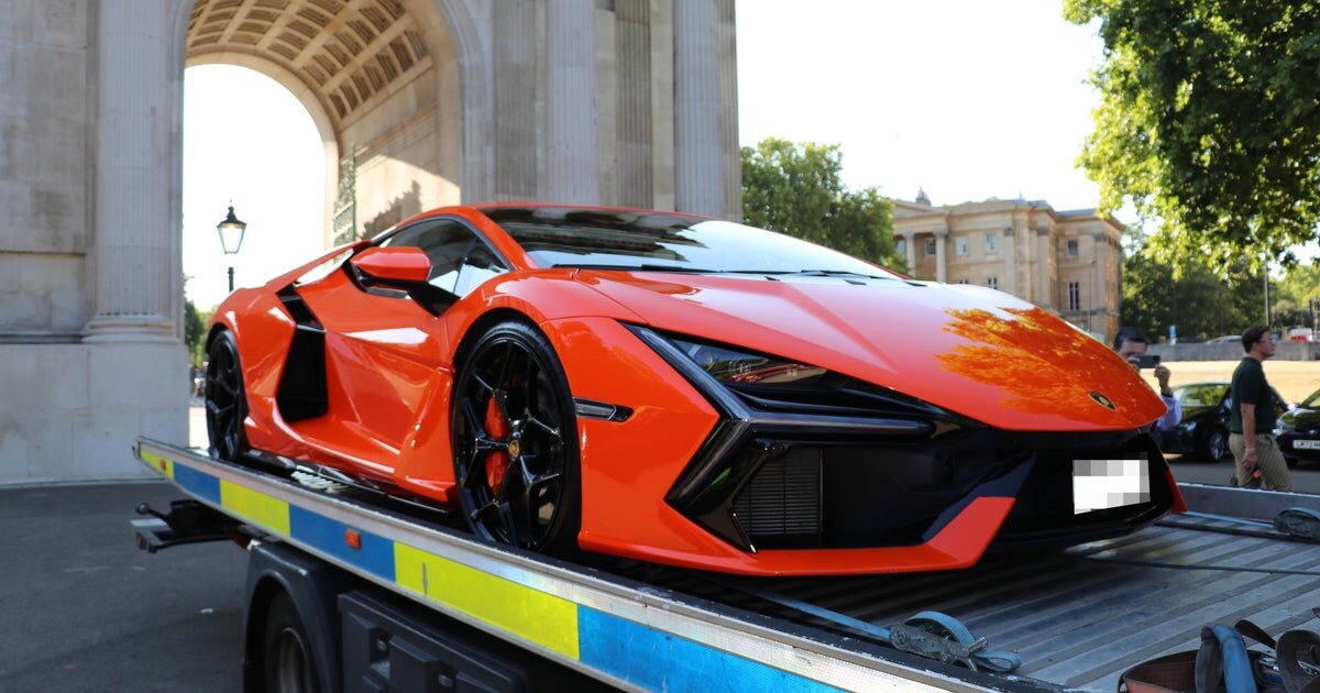 London police seize $10 million in supercars in one weekend as they fight antisocial driving - CBS News