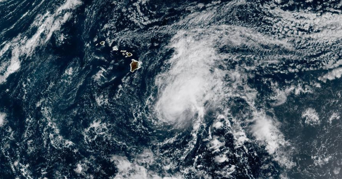 Tropical Storm Moke expected to bring up to 15 inches of rain in Hawaii: Maps and projected path - CBS News