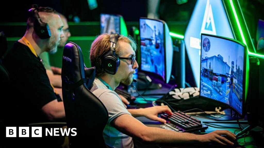 Twitch faces backlash over Amazon training AI on its users' livestreams - BBC