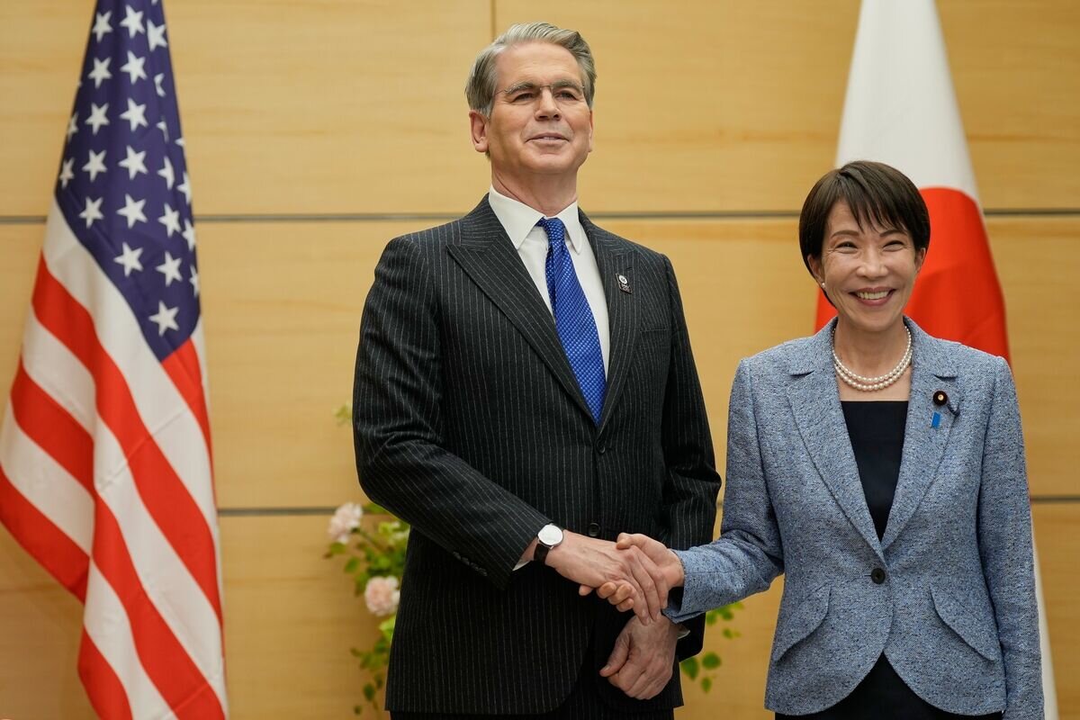 Bessent-Takaichi Split on BOJ Risks Undermining Joint Yen Rescue - Bloomberg.com