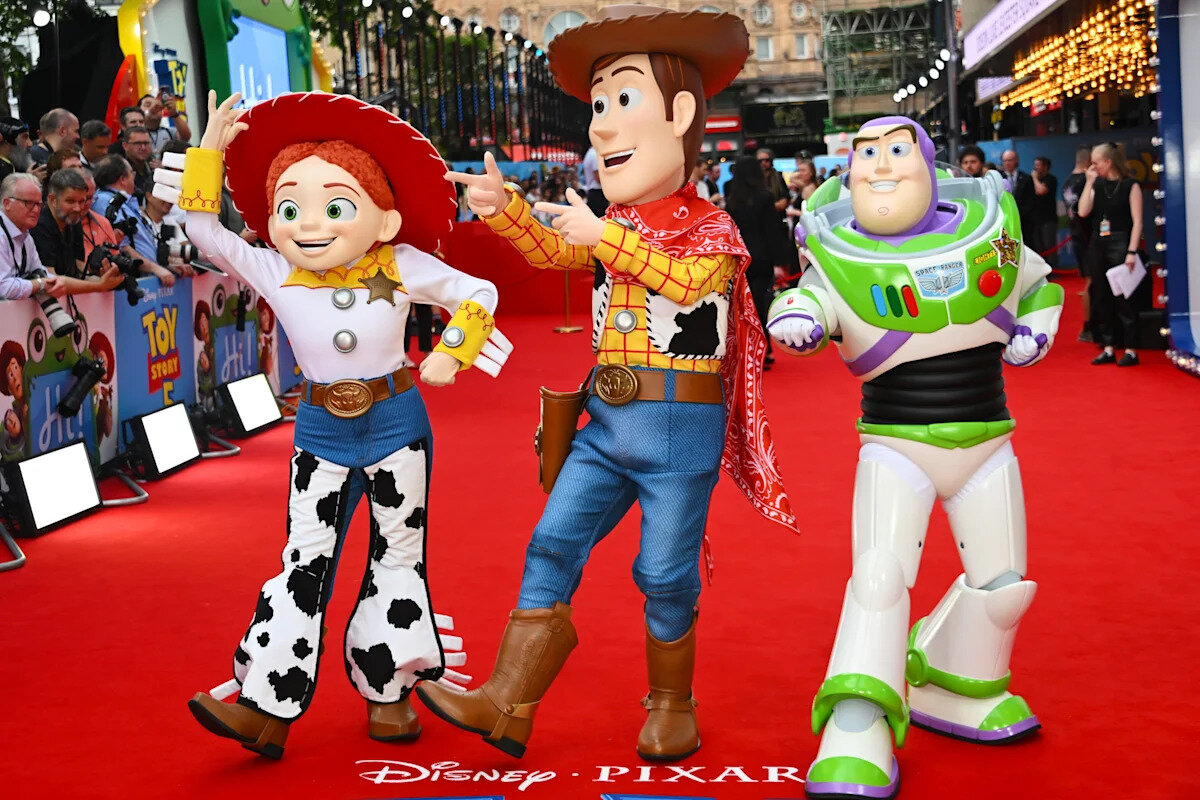 Disney's Q3 earnings top estimates on demand for experiences, company exits A+E Media stake - Yahoo Finance