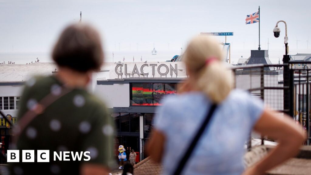 Clacton by-election polls close as Farage bids to become MP again - BBC