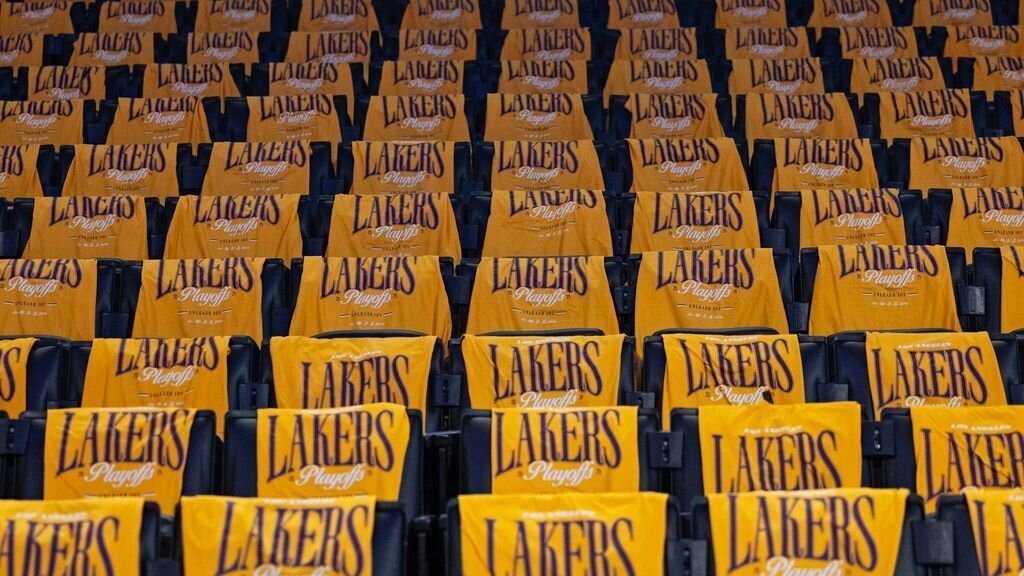 Five Buss siblings 'united' in decision to sell Lakers shares - ESPN