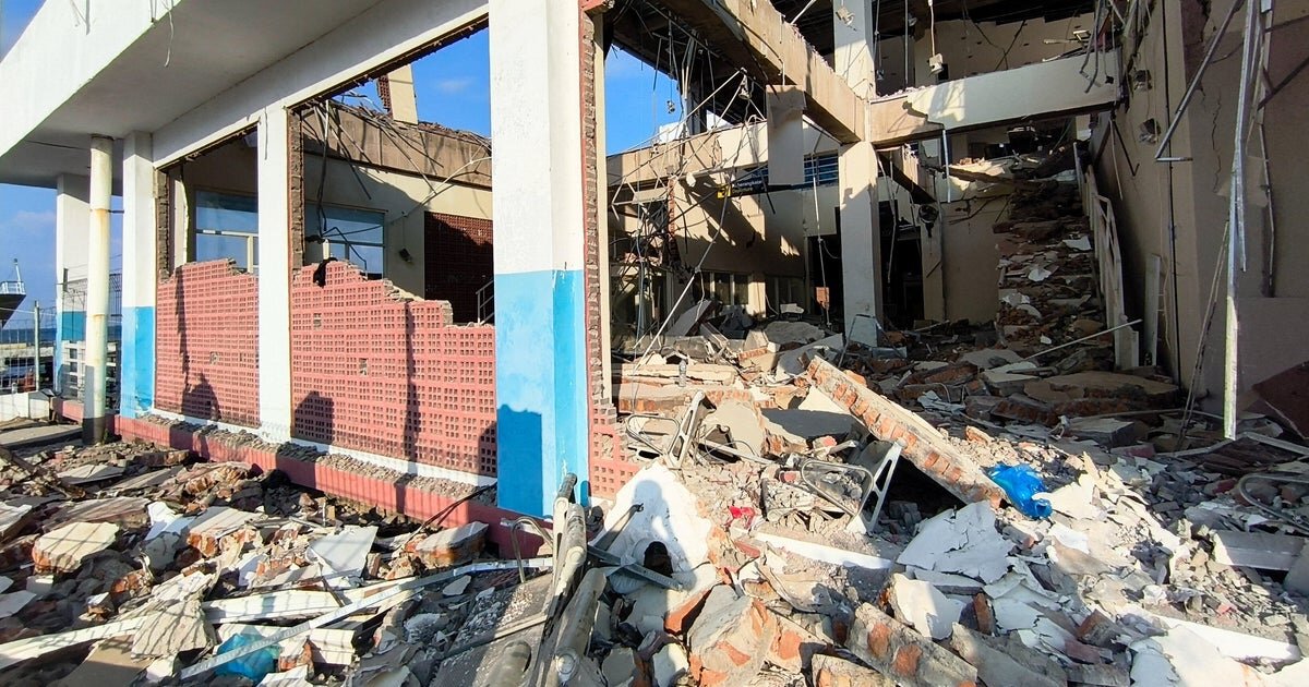 2 powerful earthquakes hit Indonesia in one day, killing at least 47 - CBS News