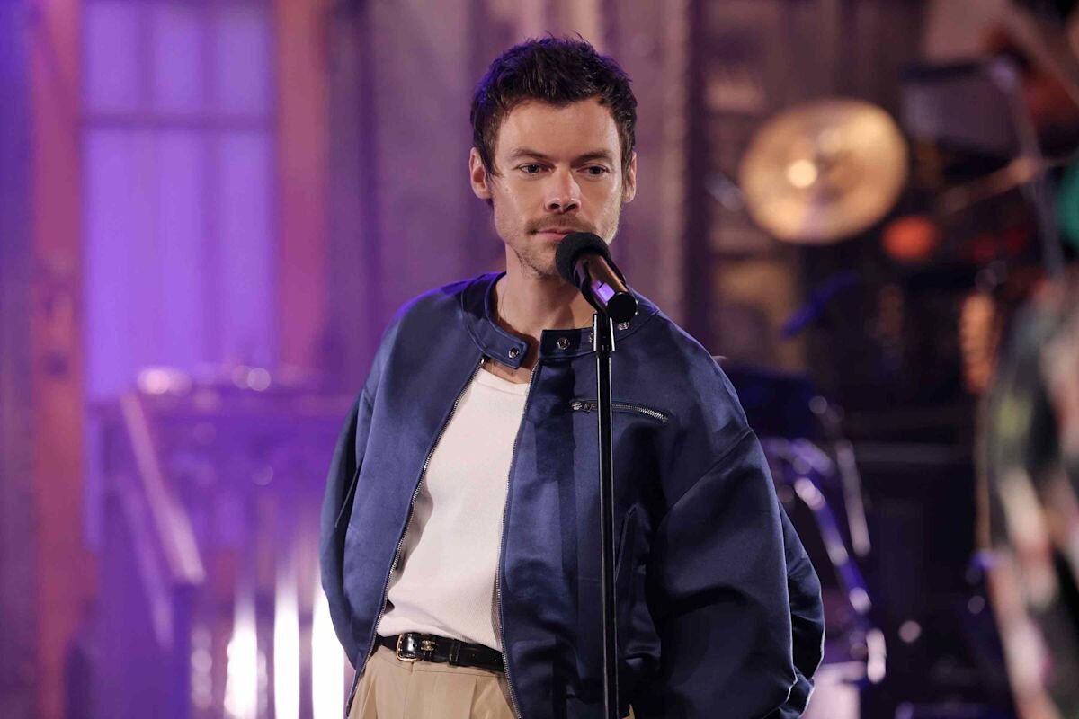 Harry Styles Breaks His Silence About Ex Taylor Swift’s Wedding With a Cheeky Quip Onstage - Yahoo