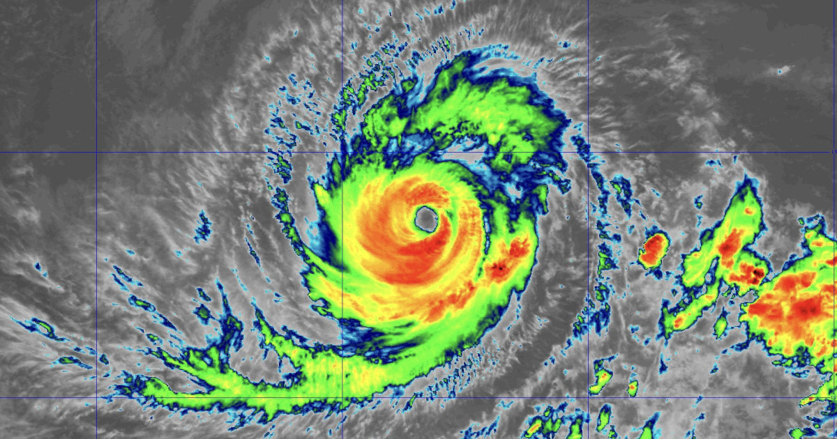 Hurricane Lowell threatens Hawaiian islands with life-threatening surf - NBC News