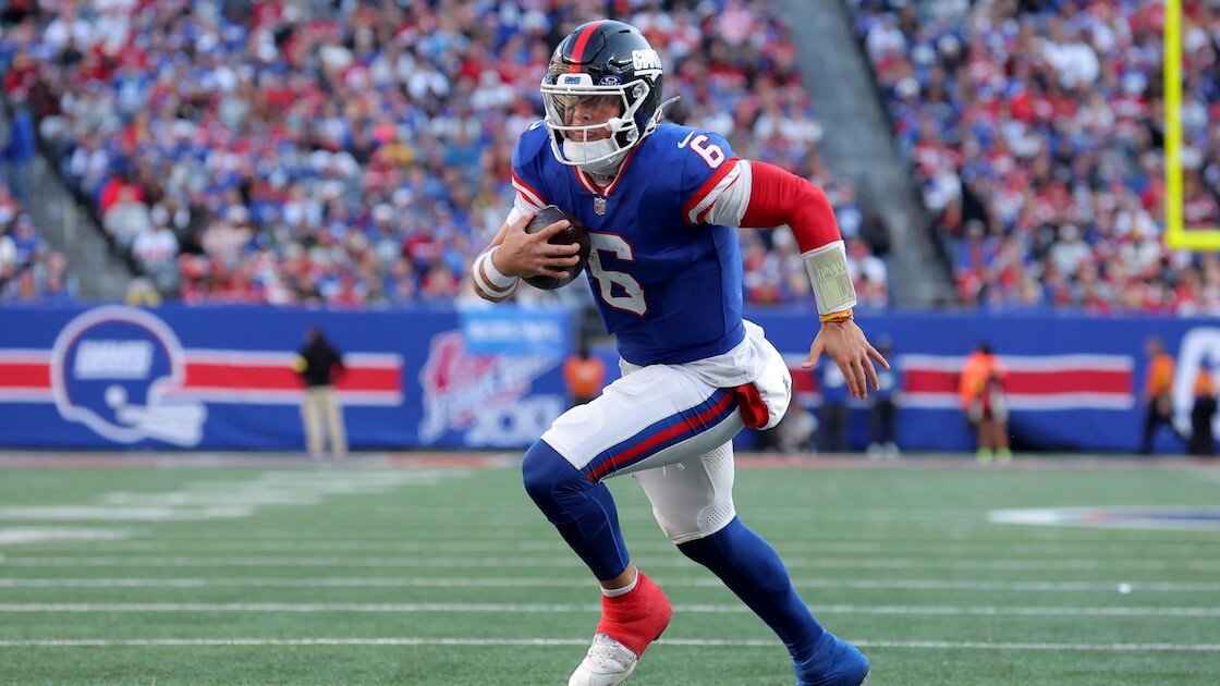 Jaxson Dart Injured, Latest Updates on Giants QB After Taking Big Hit vs. Rams - Bleacher Report