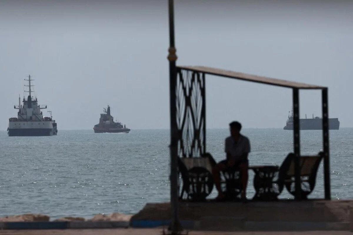 Oil jumps more than 2% after US attack on Iran's Larak Island - Yahoo Finance