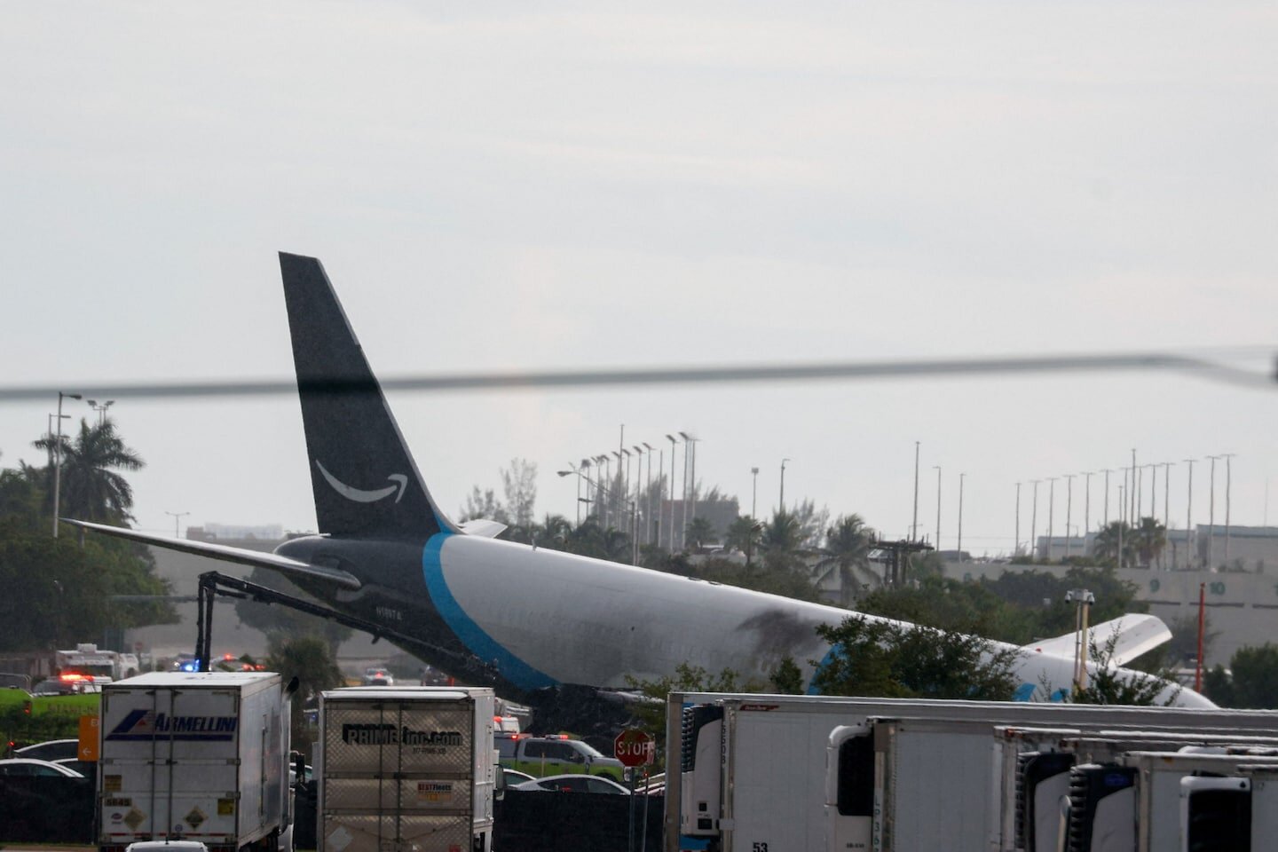 Amazon cargo plane crashes at Miami airport, killing five people - The Washington Post