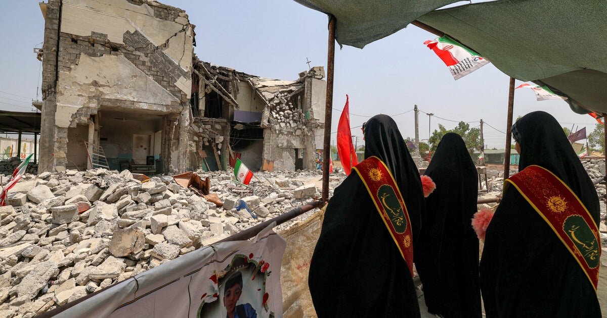 Iran War Updates: U.N. panel cites possible U.S. war crimes as Trump again says Iran wants a deal - CBS News