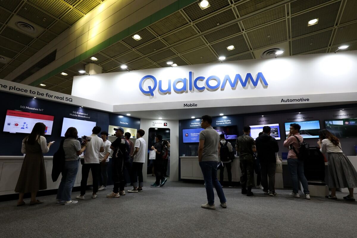 Qualcomm Signs Deal to Provide Amazon With Custom AI Chips - bloomberg.com