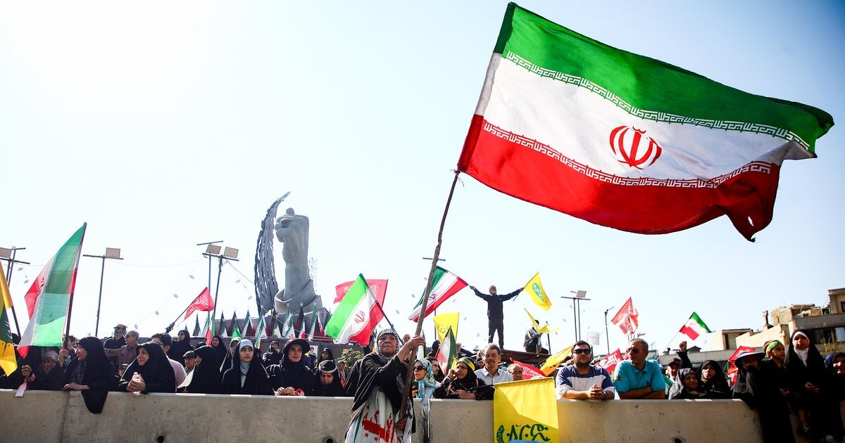 Iran War Updates: U.S. and Iran hold first talks since June after Trump threatens regime with annihilation - CBS News