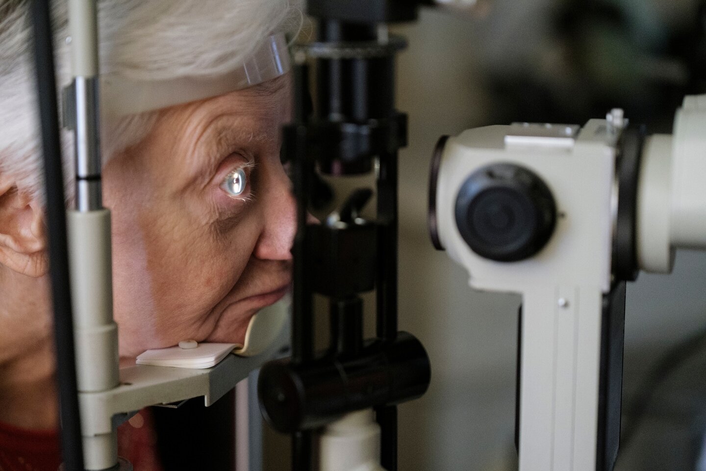 How this common age-related eye disease leads to hallucinations - The Washington Post