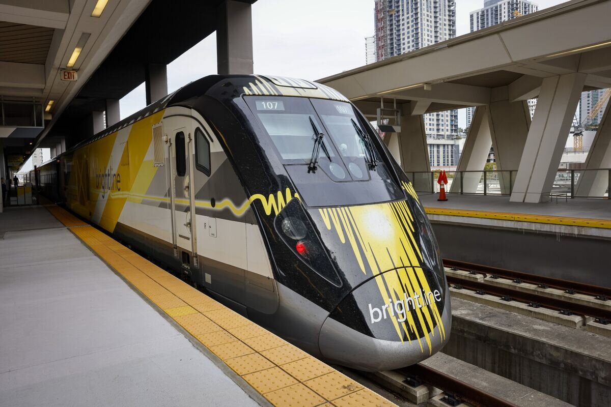 Florida’s Private Railroad Brightline Files for Bankruptcy - Bloomberg.com