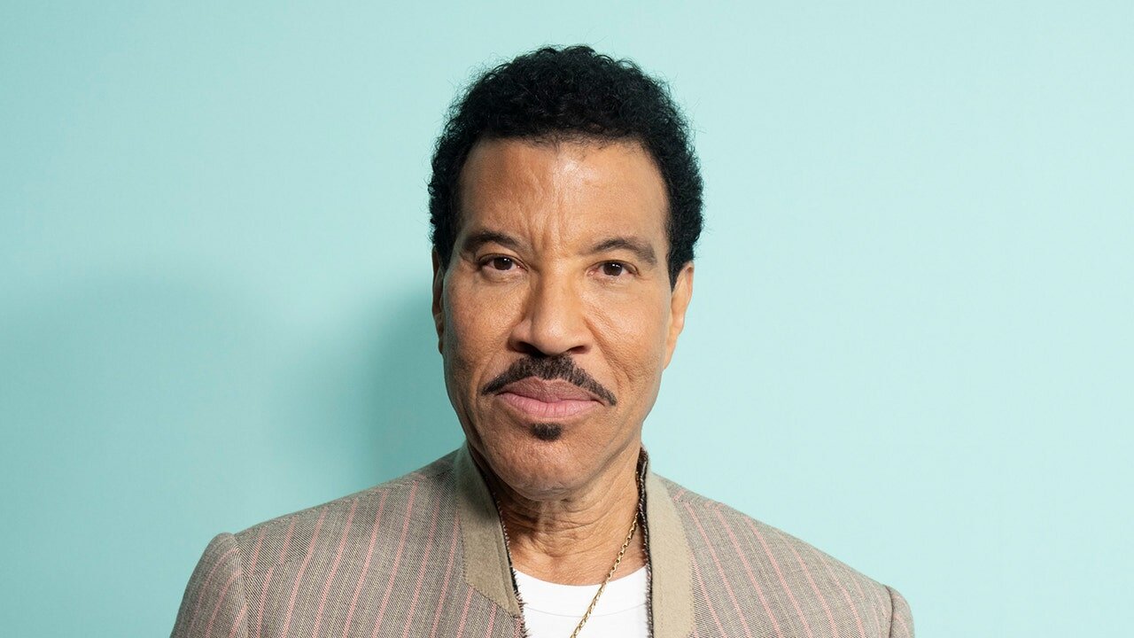 Lionel Richie hospitalized in St. Louis after summer of health scares and canceled concerts - Fox News