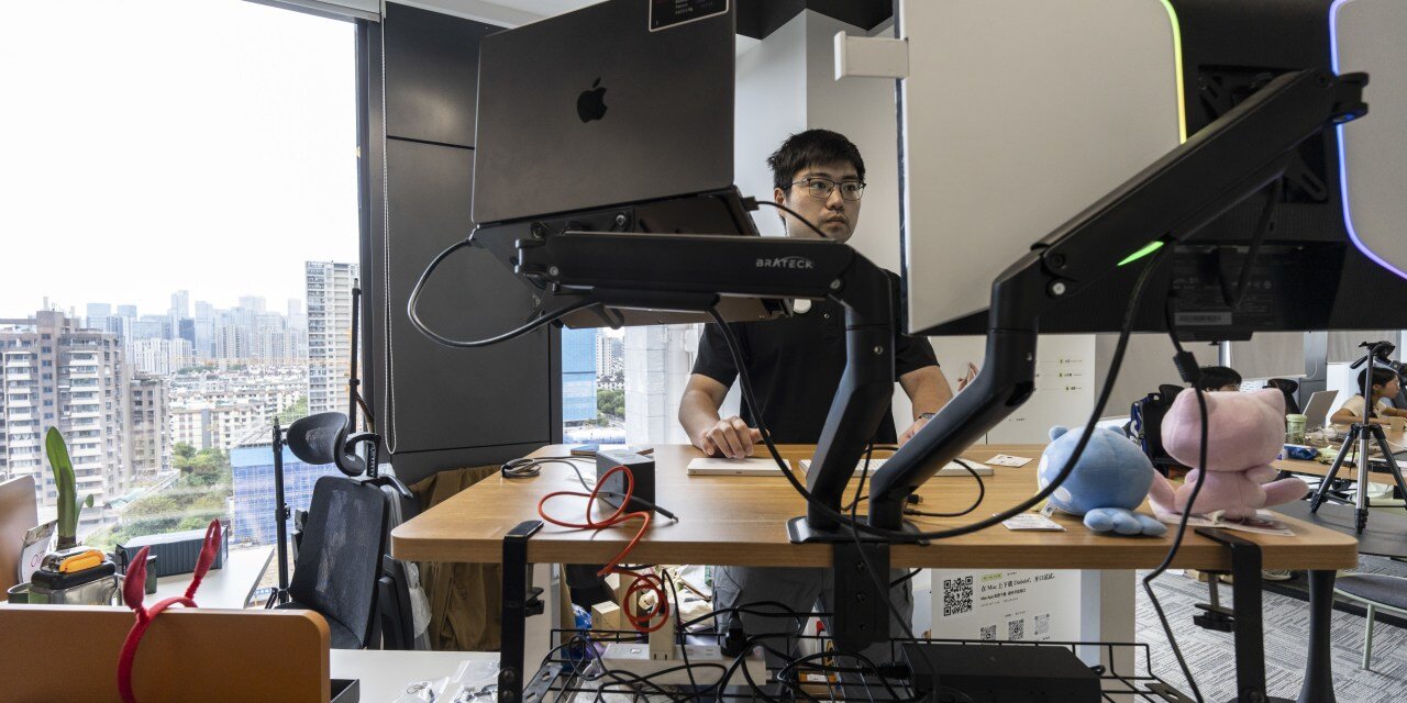 Burned Out and Unemployed, Young People in China Are Launching AI Startups - WSJ