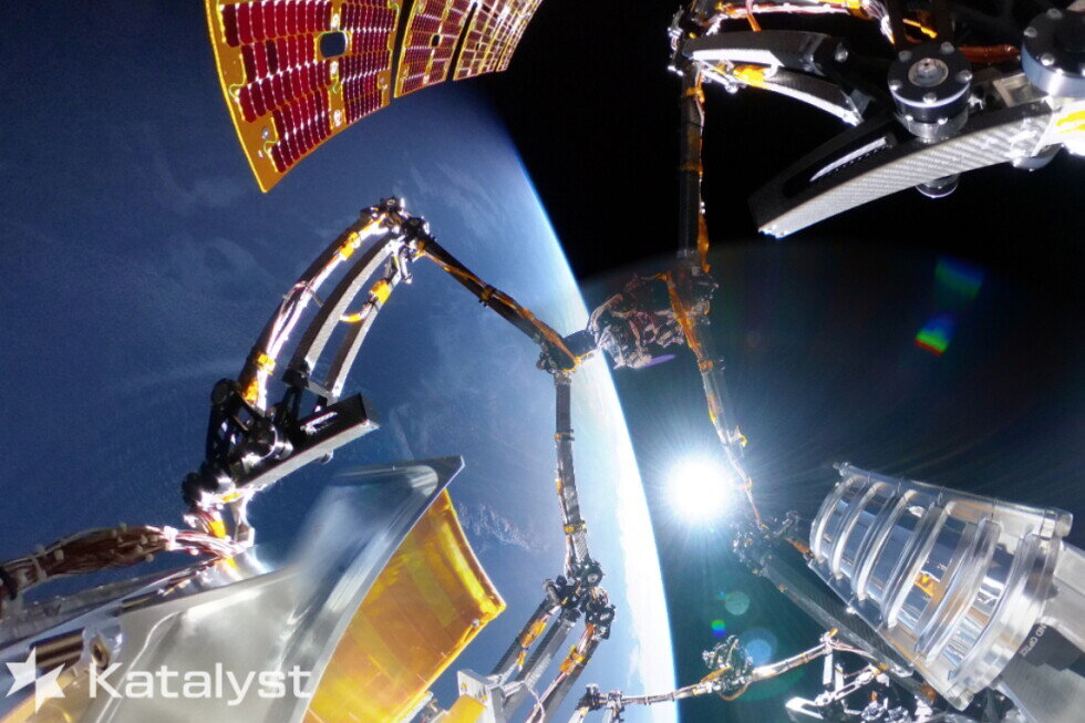 Private spacecraft falls back to Earth after failing to rescue aging NASA telescope - AP News