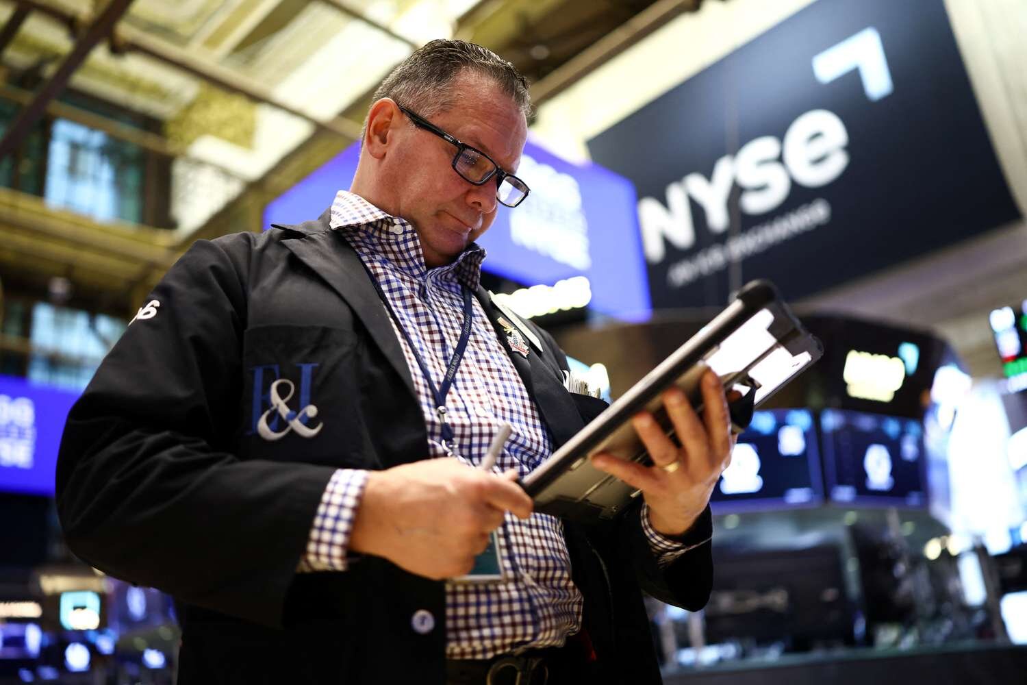 Stock Market Today: Major Indexes Decline as Treasury Yields Rise Further; Oil Prices Slip - Investopedia