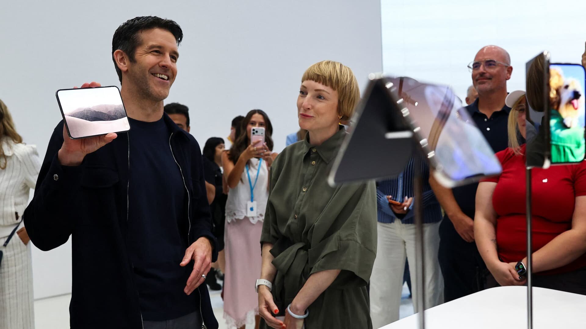 The iPhone Duo enters China’s crowded foldable market — and faces a price test - cnbc.com