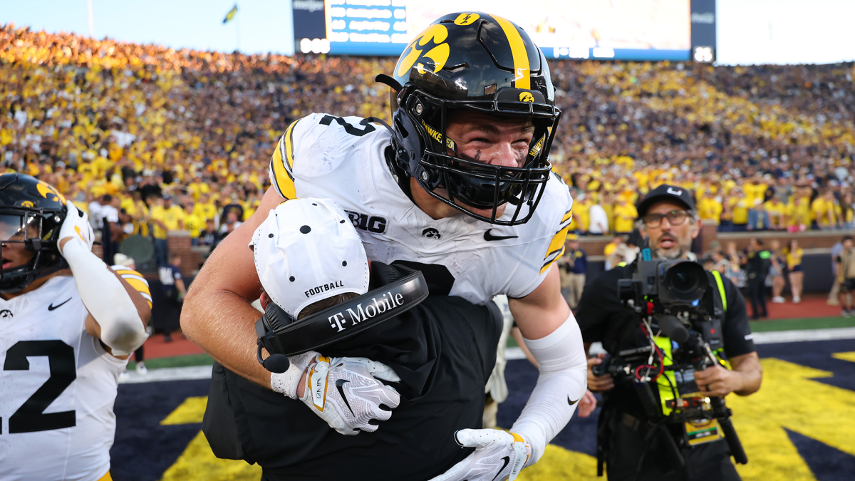 College football winners, losers in Week 4: Iowa emerges as Big Ten title threat, John Mateer struggles again - CBS Sports