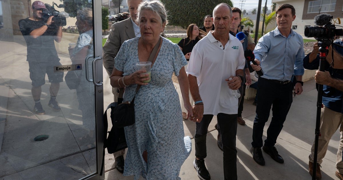 Accused killers of American and Australian surfers go on trial in Mexico - CBS News