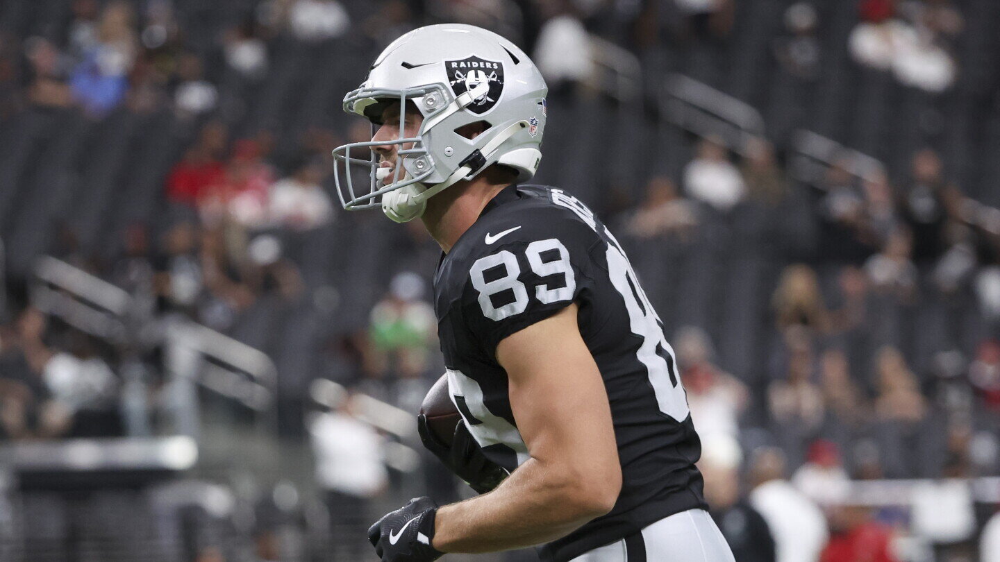 Report: Brock Bowers to miss "a game or two" after meniscus trim - NBC Sports