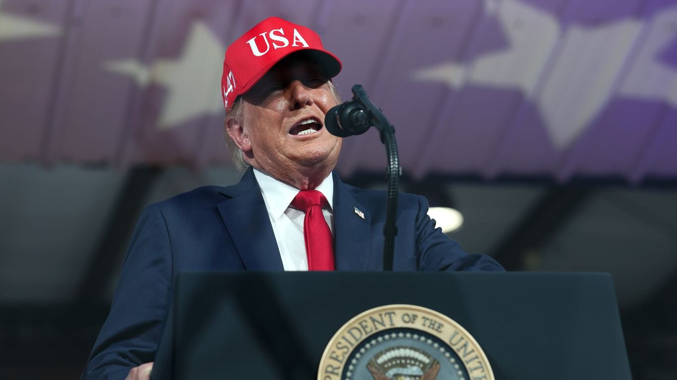 Trump bans CNN, MS NOW and Politico from White House - Axios
